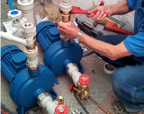 Bombas y tanques de agua